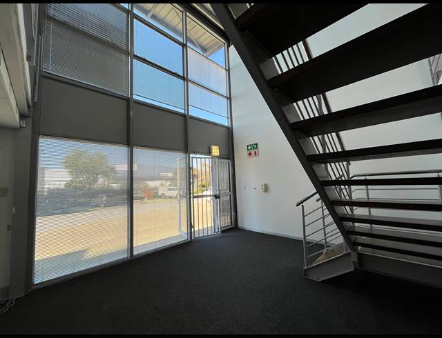 175M² OFFICE TO LET IN BRACKENFELL INDUSTRIAL